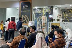 Masyarakat Serbu Butik Emas Antam, Antrean Mengular hingga Lobby