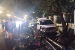 Viral Innova Putih Dikendarai Pelajar Mabuk Tabrak Trotoar Jalan Asia Afrika Bandung