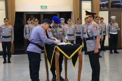 Kapolri Mutasi 49 Perwira Polri, Kapolda Jabar Berganti