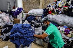 Begini Proses Daur Ulang Limbah Pakaian Bekas Jadi Produk Bernilai Tinggi<