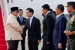 Presiden Prabowo Tiba di Tanah Air Disambut Wapres Gibran 