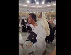 Viral Anak Pasuruan Gendong Ibu Tawaf di Masjidil Haram, Mirip Kisah Uwais Al Qarni