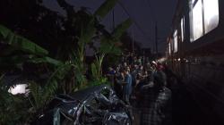 Momen Mencekam KRL Tabrak Mobil di Cilebut, Warga Menjerit Histeris