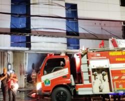 Kebakaran Landa Kawasan Pertokoan di Malang, 10 Mobil Damkar Dikerahkan<