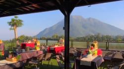 Cafe di Magelang View Gunung, Tempat Nongkrong Hits dan Santai<