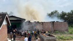 Gudang Kasur di Pasuruan Ludes Terbakar, Api Diduga dari Mesin Sortir