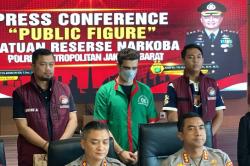 Fachri Albar Tampak Lesu saat Pakai Baju Tahanan, Sakit karena Dipenjara?