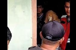 Viral Istri Sah Gerebek Oknum Anggota KPU Nias Barat dengan Selingkuhan di Kamar Kos<