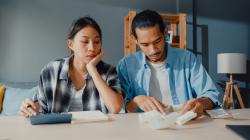 Cara Menghadapi Debt Collector dengan Baik dan Sopan yang Sering Meneror 