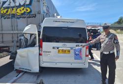 Polisi Ungkap Penyebab Kecelakaan Travel vs Truk di Tol Cisumdawu Tewaskan 3 Orang