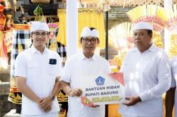 Bupati Badung Serahkan Hibah Karya Ngenteg Linggih di Pura Batur