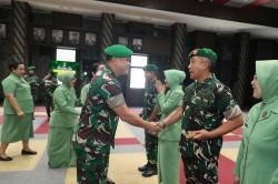 22 Perwira Tinggi TNI AD Naik Pangkat, 2 Mayjen Jadi Jenderal Bintang Tiga