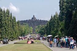 Peringatan Waisak 2025 Dipusatkan di Candi Borobudur, Akan Terbangkan 2.569 Lampion<