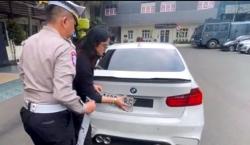 Ramai Pengendara Copot Pelat Nomor Belakang Hindari Tilang Elektronik, Denda Rp500 Ribu Menanti<