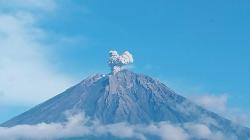 3 Jalur Alternatif ke Gunung Semeru: Rute Sepi dan Keindahan Alamnya yang Memesona