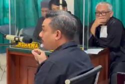 Menteri UMKM Maman Menangis saat Sidang Toko Mama Khas Banjar, Harap Hakim Ketuk Nurani<