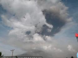 Gunung Lewotobi Laki-laki Meletus Hari Ini, Muntahkan Abu Vulkanik 5.500 Meter