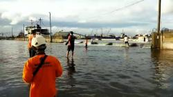 Tembok Penahan Air Laut Jebol, Pelabuhan Tanjung Emas  Semarang Terendam Banjir<