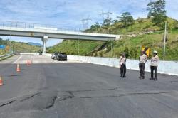 Retak dan Ambles! Tol Cisumdawu KM 177 Diterjang Pergerakan Tanah<