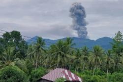 Gunung Dukono Meletus Dahsyat Hari Ini, Kolom Abu Capai 1.900 Meter