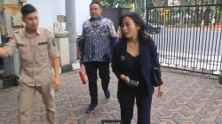 Tim Hukum Jan Hwa Diana Datangi Rumah Dinas Wakil Wali Kota Surabaya Armuji