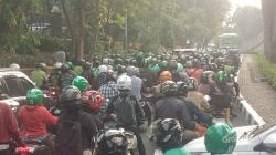 Jalan Gatot Subroto Arah Senayan-Blok M Ditutup Sementara Imbas Macet Parah