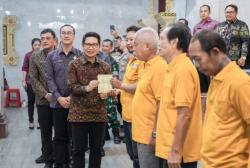 Bupati Badung Salurkan Bantuan Sosial Hari Raya Keagamaan untuk Umat Buddha<