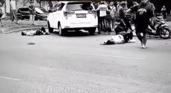 Viral Kecelakaan Motor vs Mobil di Bintaro, 2 Orang Terkapar di Jalan