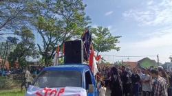 Marah karena Diduga Dana Bantuan Diselewengkan, Ratusan Emak-Emak di Cianjur Serbu Kantor Desa