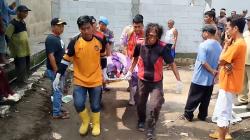 Tragis! Pekerja Bangunan Tewas Kesetrum di Mojokerto, Istri dan Anak Korban Histeris