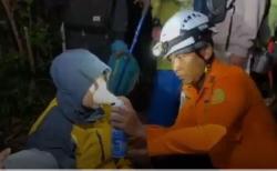 Tim SAR Evakuasi 35 Pendaki di Bukit Pading karena Hipotermia, 5 di Antaranya Anak-Anak