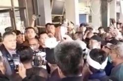 Ratusan Pedagang Geruduk Kantor Perumda Pasar Juara Bandung, Tuntut Audit dan Penataan<
