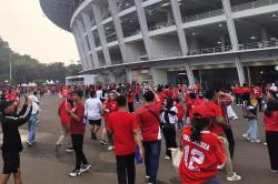 SUGBK Memerah, Ribuan Suporter Sambut Laga Timnas Indonesia vs China