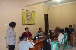Polisi Tangkap 9 Anggota Geng Motor di Cirebon, Aksinya Viral Rusak Rumah Warga<