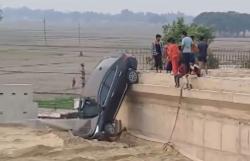 Ikuti Google Maps, Mobil Ini Libas Jembatan Buntung Belum Selesai Dibangun