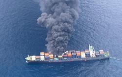 Kapal Kargo Berbendera Singapura Meledak dan Terbakar, Puluhan Kontainer Jatuh ke Laut