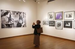 Pameran Gelegar Foto Nusantara Karya Guntur Soekarnoputra Tampilkan Potret Masa Lalu