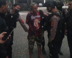 Kronologi Pria Bercelurit Mengamuk Rusak 3 Mobil Dinas di Balai Kota Solo<