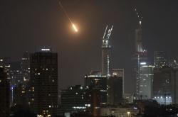 Tak Kasih Ampun! Rudal Iran Hantam Bangunan di Israel, Korban Berjatuhan