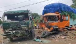 Kronologi Tabrakan Beruntun 3 Kendaraan di Labusel, Ekskavator Jatuh Timpa Bus<