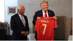 Cristiano Ronaldo Kirim Jersey Bertuliskan Pesan Menohok untuk Donald Trump