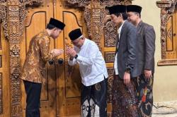 Wapres Gibran Sowan ke Gus Iqdam di Blitar: Teman Lama