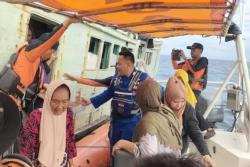 KM Nur Rizki Mati Mesin di Wakatobi, 16 Penumpang Dievakuasi<