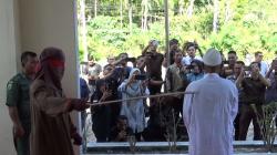 Belasan Warga Aceh Selatan Jalani Hukuman Cambuk, Pemerkosa hingga Penjudi<