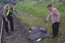 Tragis! Pria Tanpa Identitas Tewas Mengenaskan Terlindas Kereta Api di Malang