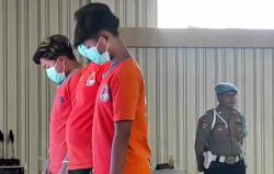 4 Oknum Bonek Ditangkap usai Keroyok Warga hingga Rusak Mobil di Surabaya<