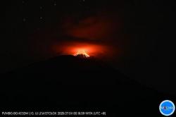 Gunung Ile Lewotolok di NTT Meletus 66 Kali, Lontarkan Material Lava Pijar<