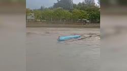 Menegangkan! Detik-Detik Perahu Nelayan di Baubau Terbalik di Sungai saat Tabrak Batang Pohon