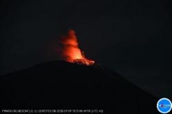Erupsi Gunung Ile Lewotolok, Lontarkan Material Pijar Sejauh 500 Meter dari Kawah<