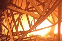 Kebakaran Gudang Mebel di Surabaya, 13 Armada Damkar Dikerahkan Padamkan Api<